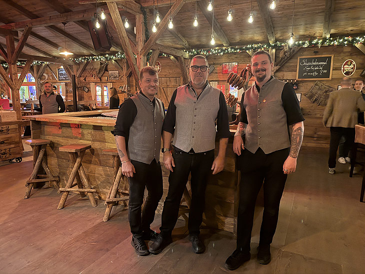 Winterworld Motorworld: In der Alm gibt es neu eine Bar (©Foto: Martin Schmitz)